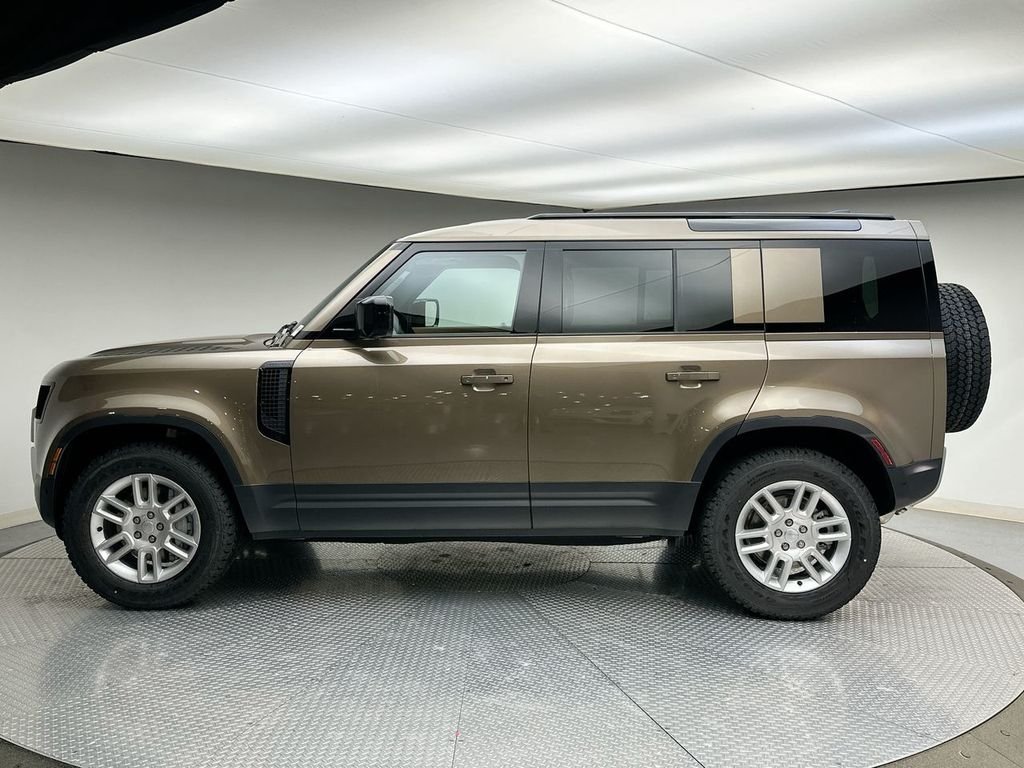 Used 2025 Gondwana Stone Metallic Land Rover S image 2