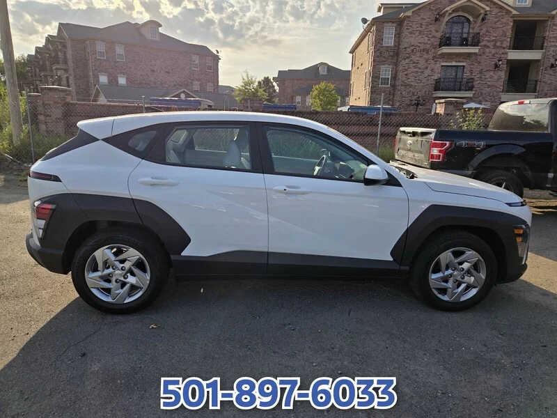 Used 2026 White HYUNDAI SE image 3