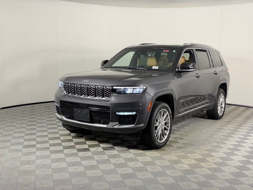 Used 2024 Gray Jeep Summit image 3