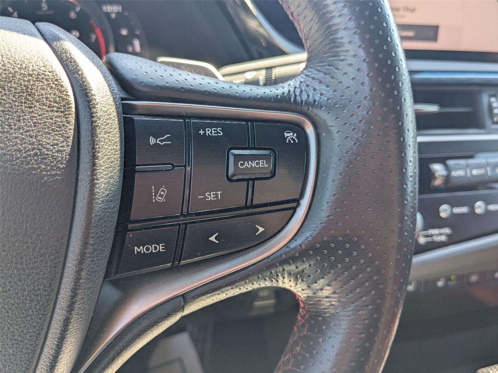 Used 2023  Lexus ES 350 F SPORT Handling image 18