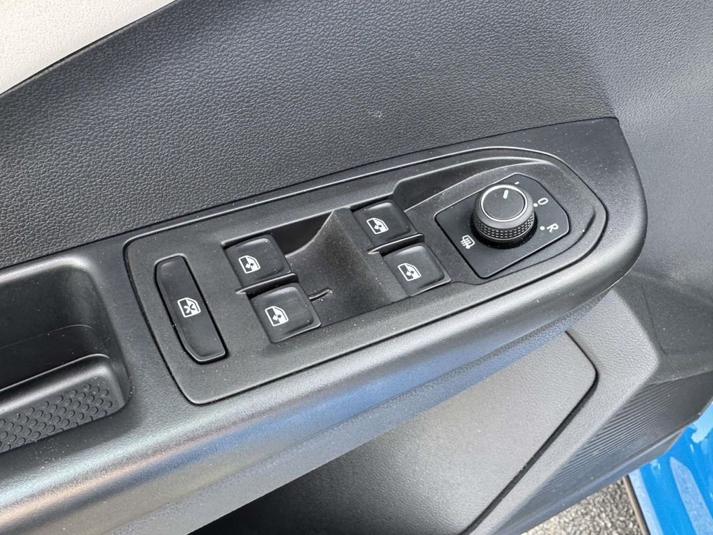 2025 Volkswagen Taos SE - Photo 28