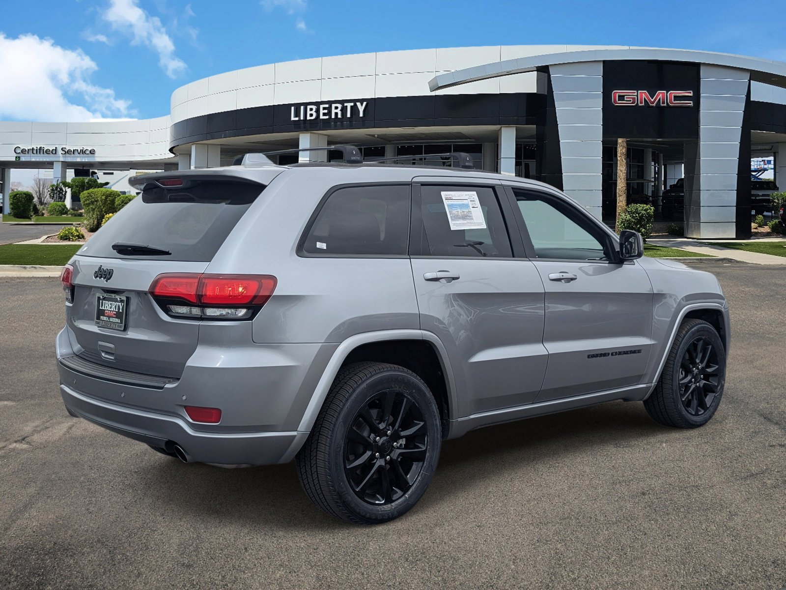Used 2021 Billet Silver Metallic Clearcoat Jeep Laredo X image 3