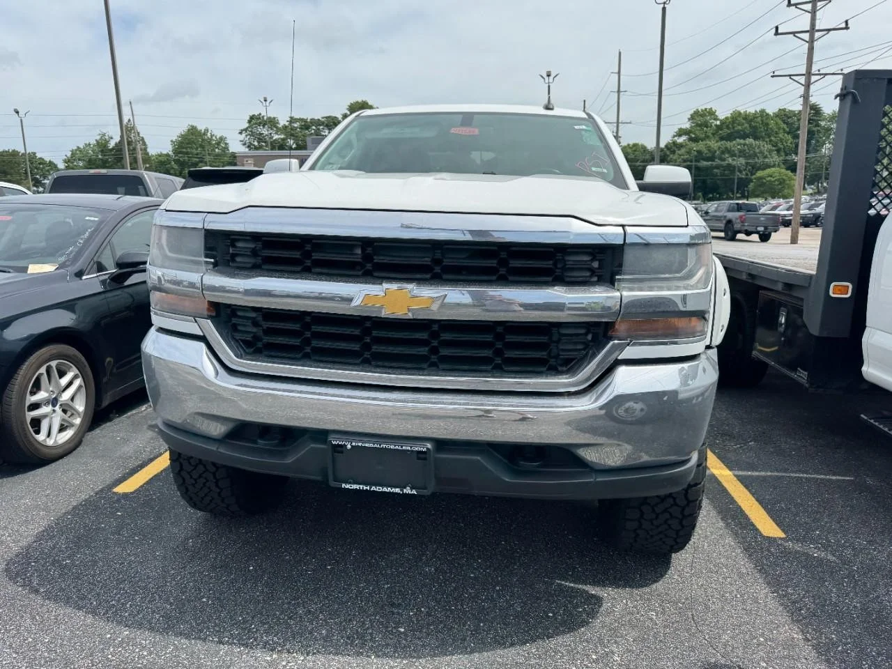 Used 2016 Summit White / White Chevrolet 4WD Crew Cab 143.5" LT w/1LT image 4