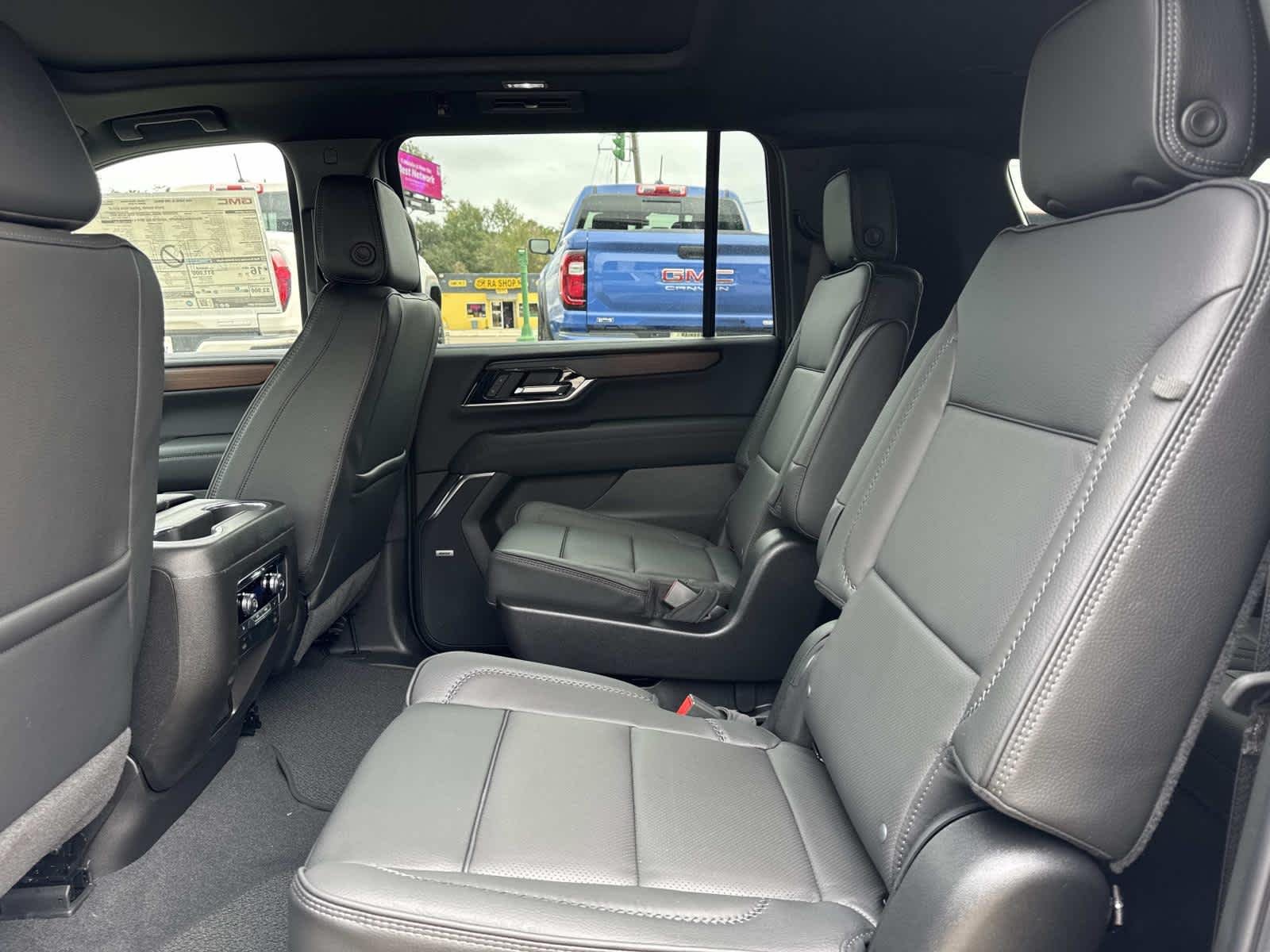 2026 GMC Yukon XL Denali - Photo 9