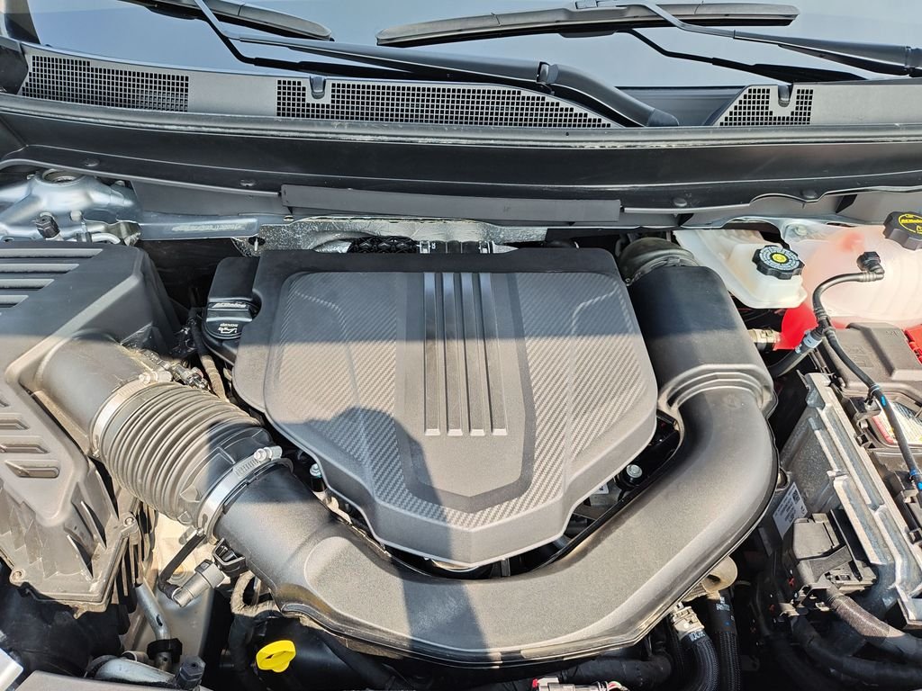 Used 2025 Gray Buick Avenir image 26