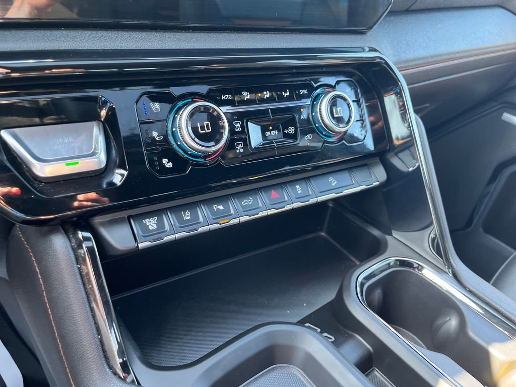 Used 2025 White GMC AT4 image 20