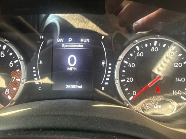 Used 2023 Red Jeep Latitude image 16