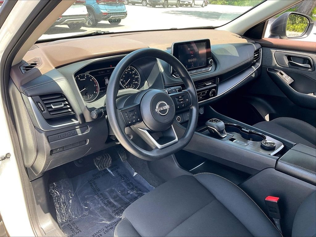 Used 2023 Glacier White Nissan S image 8