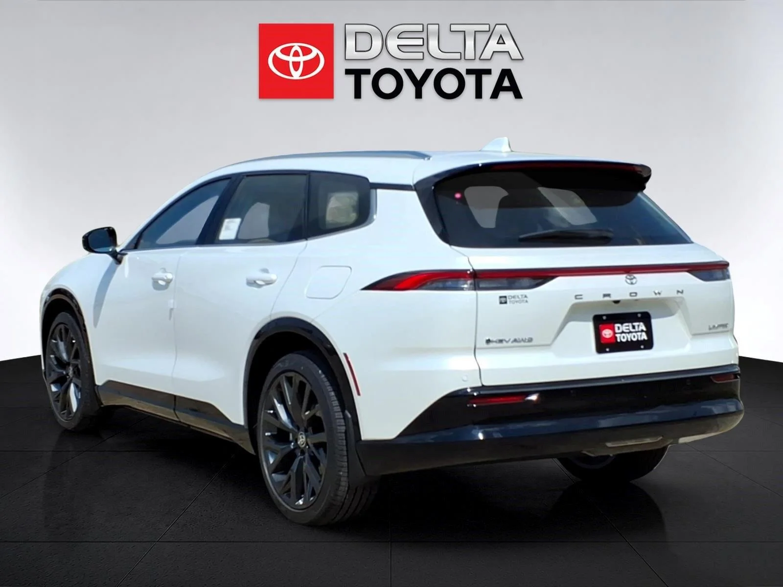 New 2026 Oxygen White Toyota Limited image 3