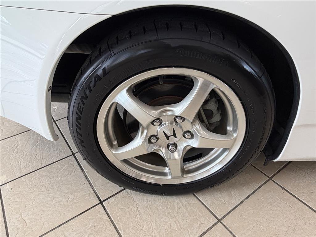 Used 2003 Grand Prix White Honda Base image 22