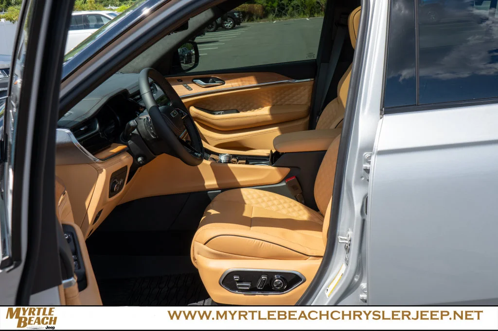 New 2026 Silver Zynith Exterior Paint Jeep Summit image 18
