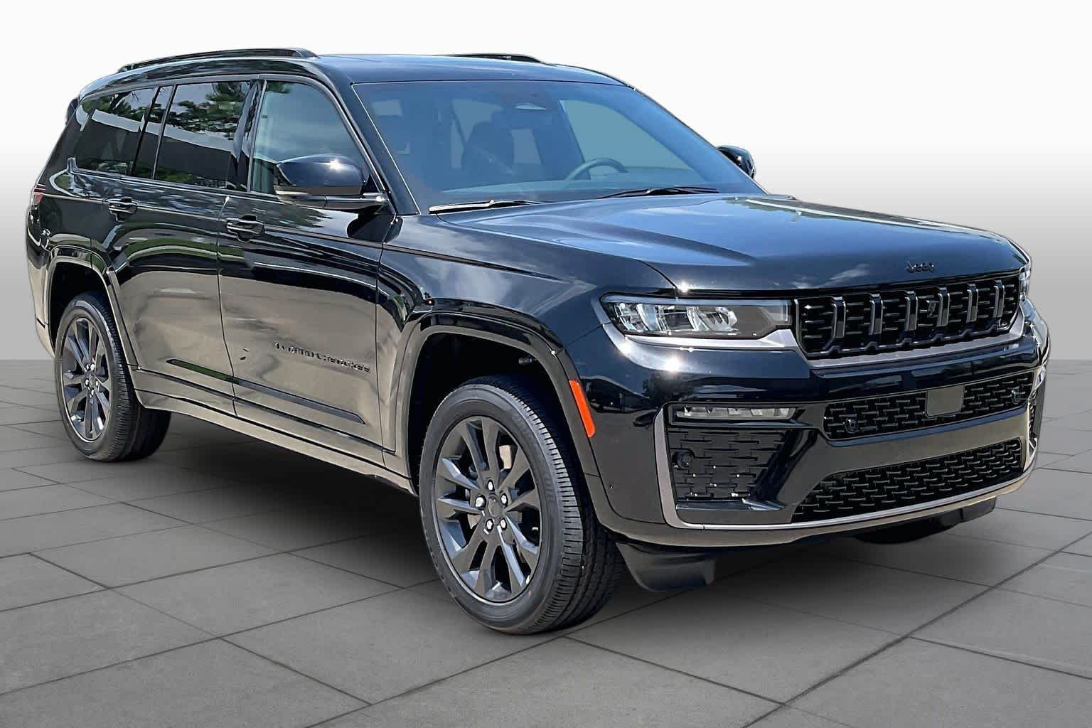 New 2026 Diamond Black Crystal Pearl-Coat Exterior Paint Jeep Limited Reserve image 2