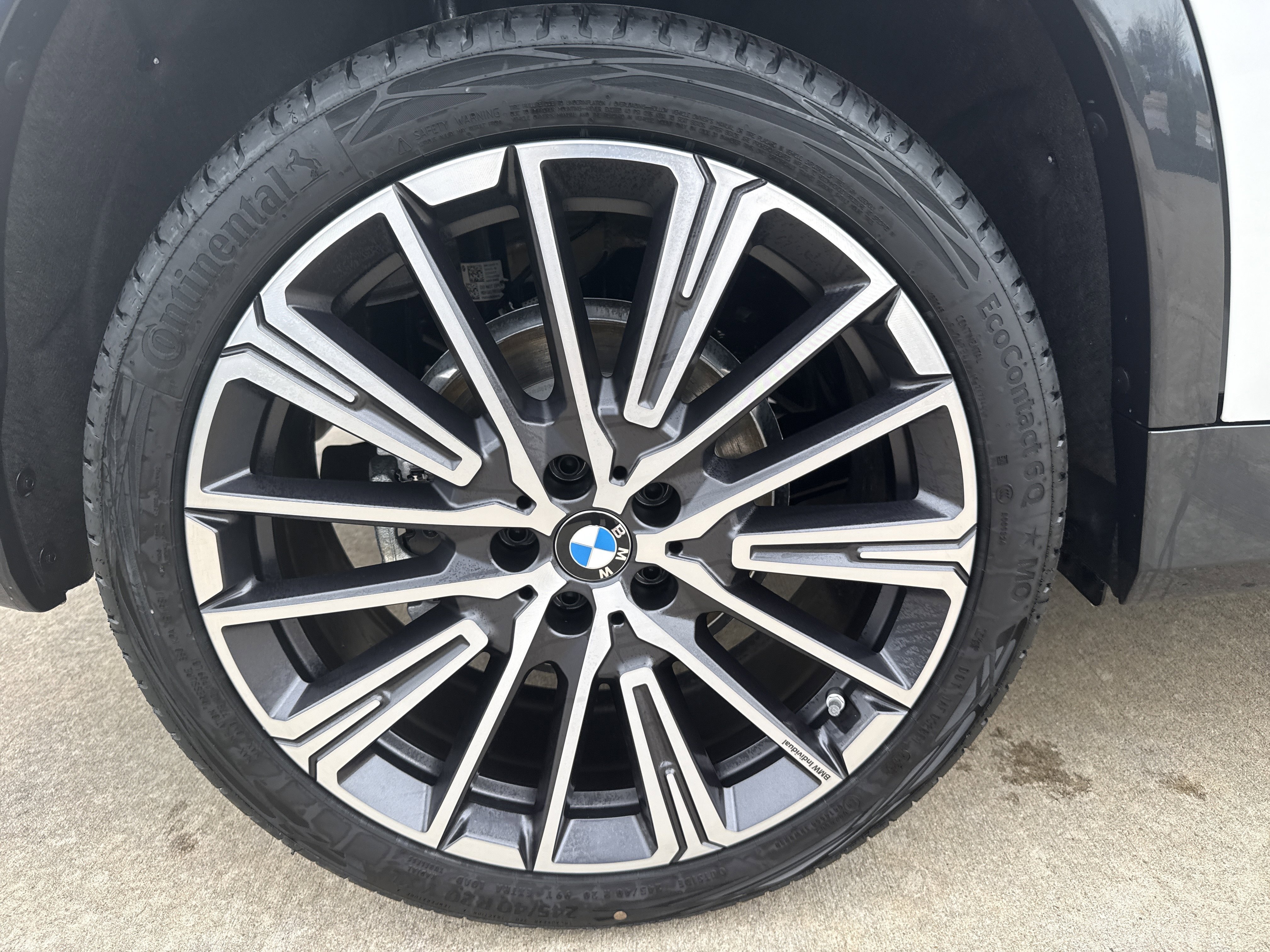 New 2026 0A96 Mineral White Metallic BMW xDrive28i image 26