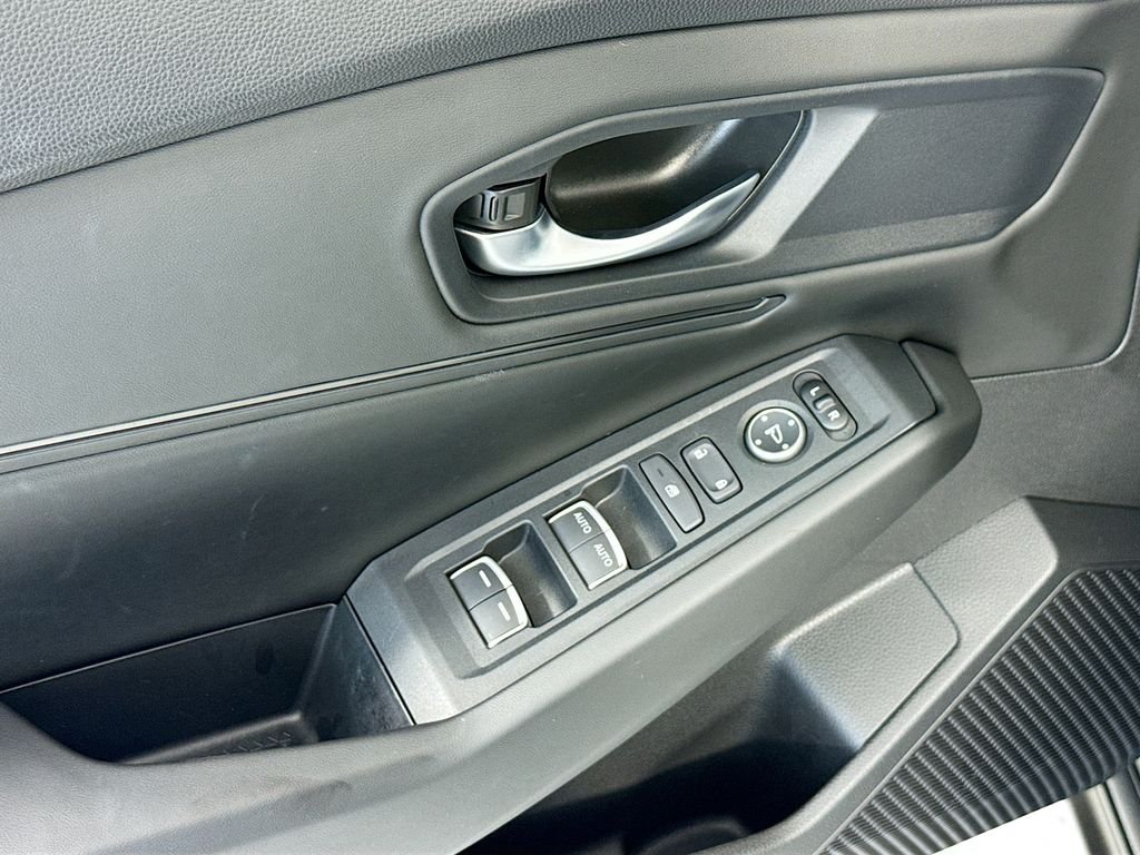 Certified Used 2025 Urban Gray Pearl Honda SE image 23