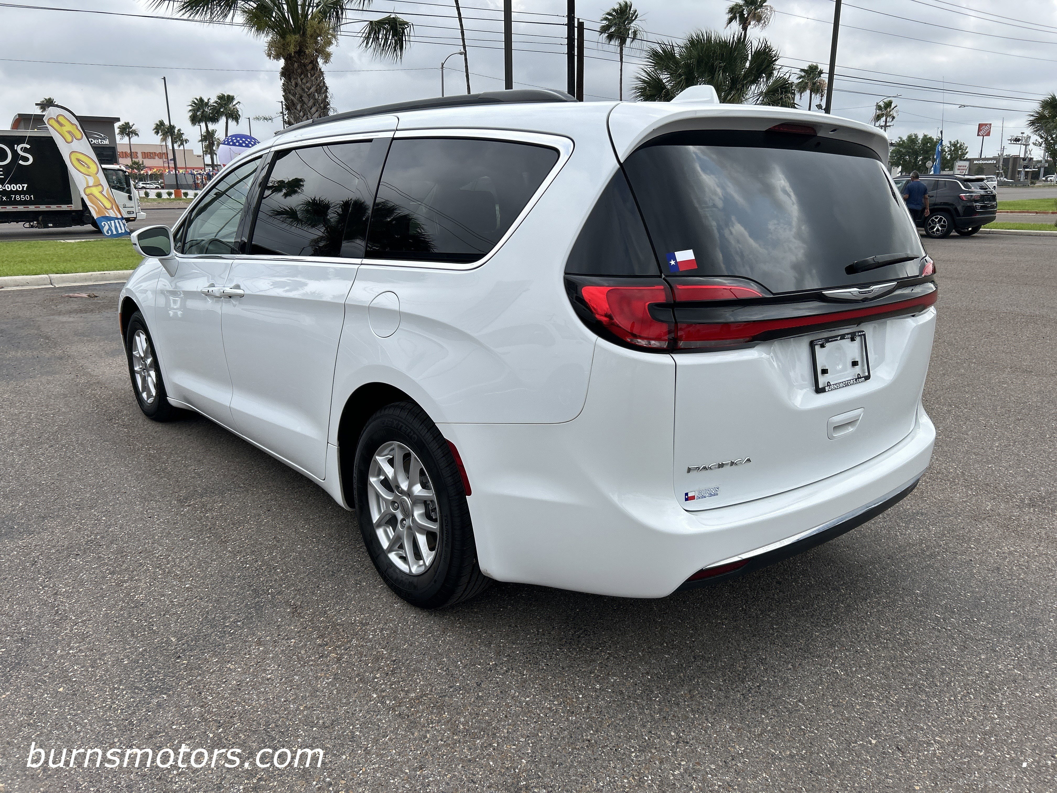Used 2022 Bright White Chrysler Touring L image 5