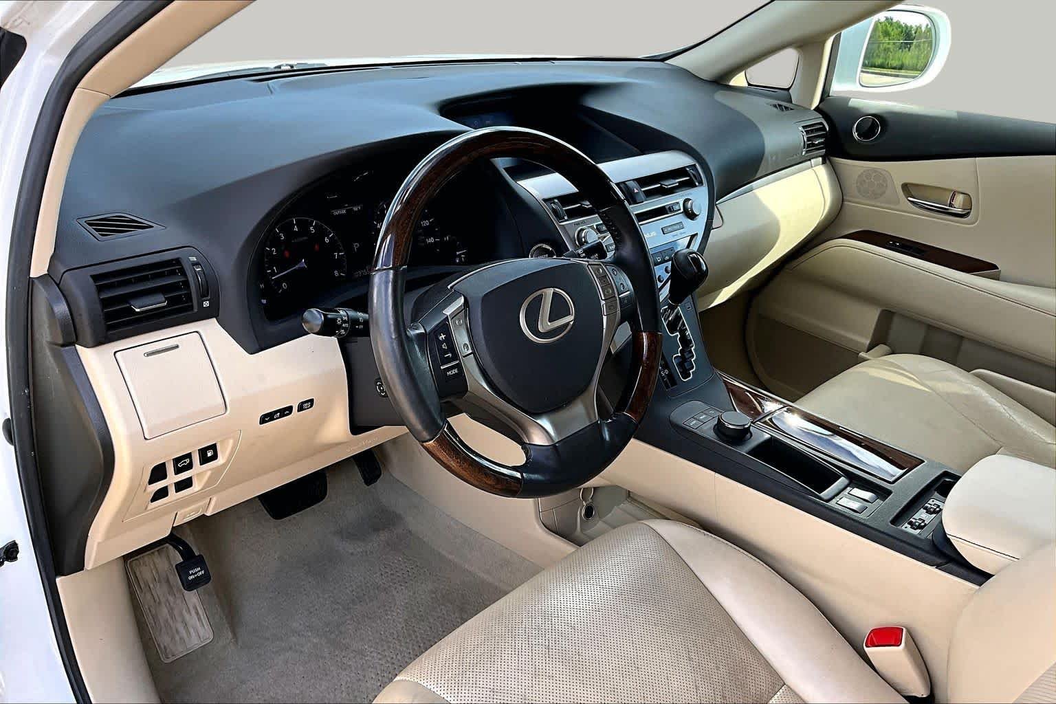 Used 2013 Starfire Pearl Lexus  image 17