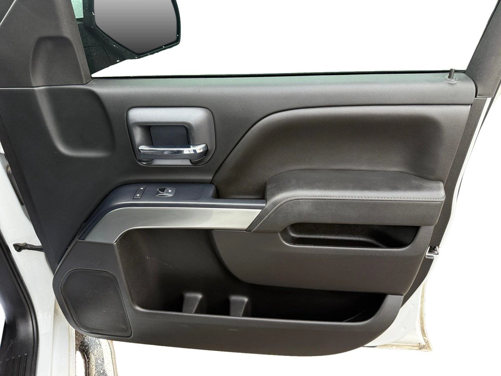 Used 2018 Summit White Chevrolet LT image 23