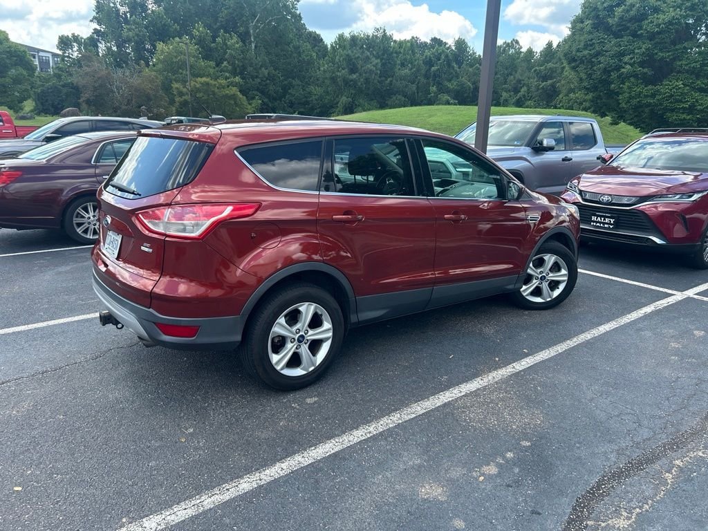 Used 2015 Orange Ford SE image 3