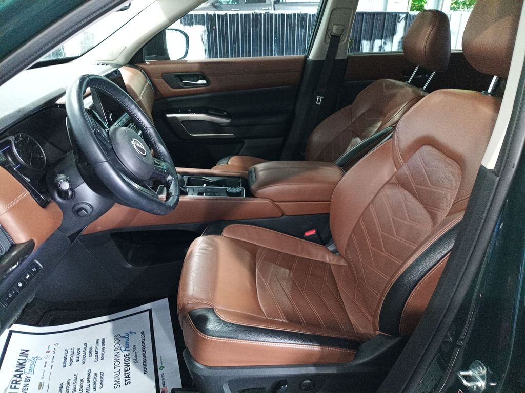 Used 2022 Black Nissan Platinum image 15