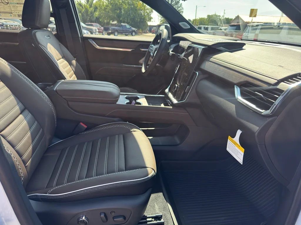 New 2026 Glacier White Tricoat GMC Denali Ultimate image 17