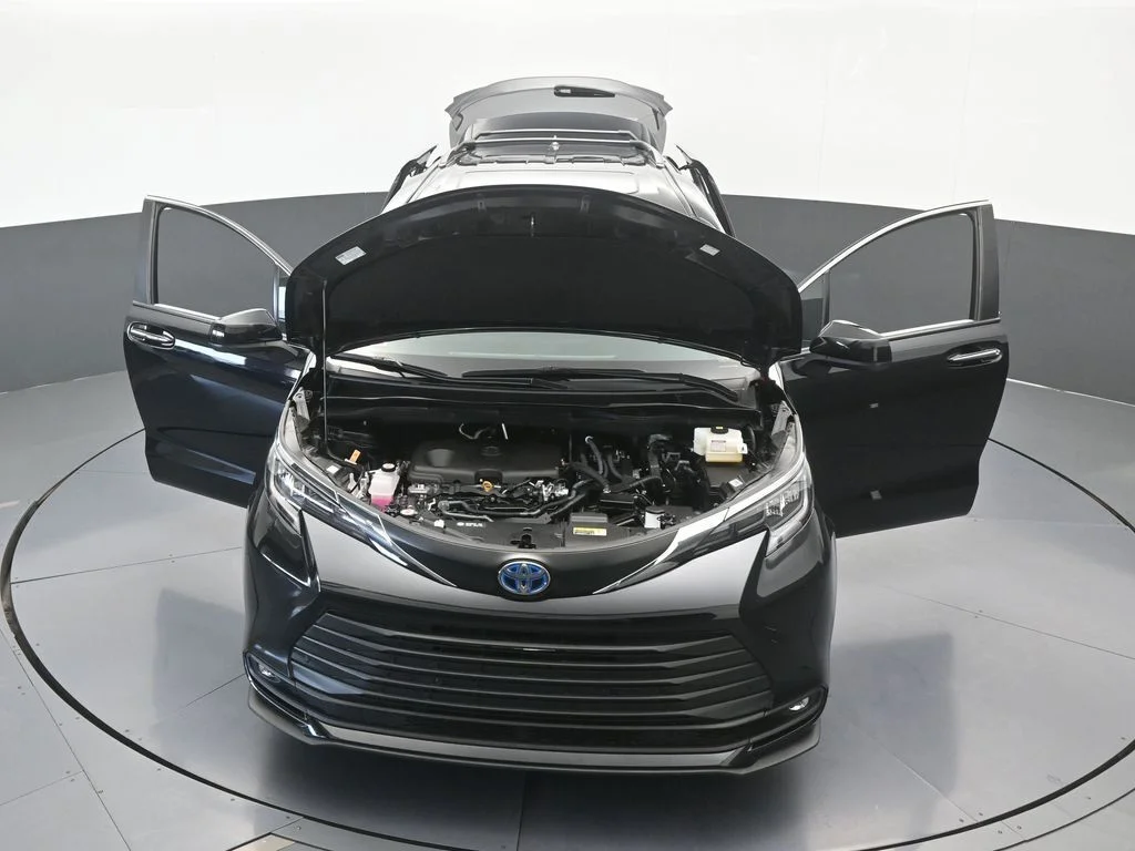 Used 2025 Midnight Black Metallic Toyota XLE image 75