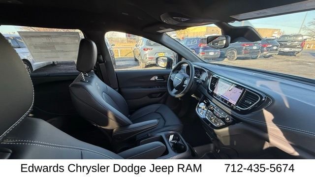 2026 Chrysler Pacifica Select - Photo 44