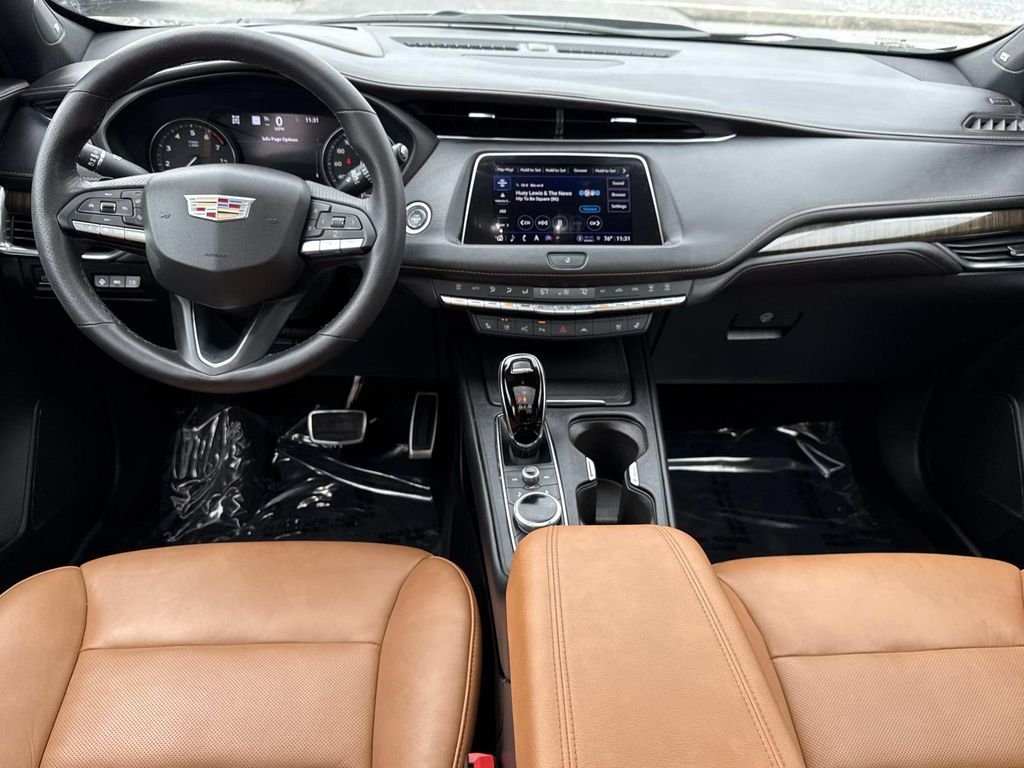 Used 2022  Cadillac Sport image 2
