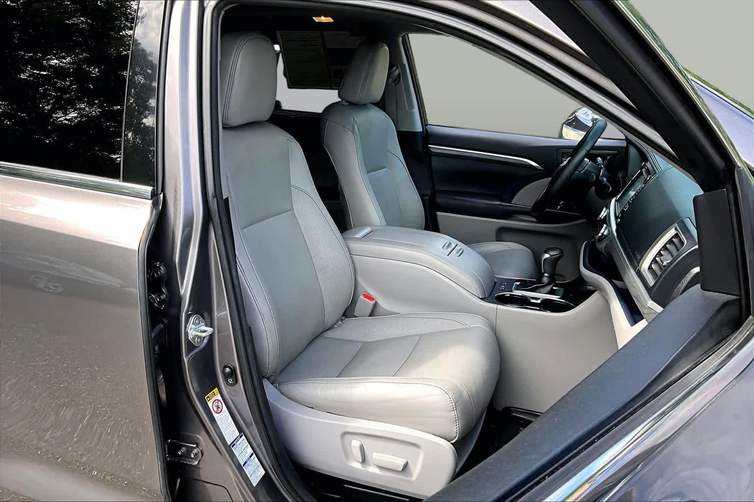 Used 2017 Predawn Gray Mica Toyota Limited Platinum image 8