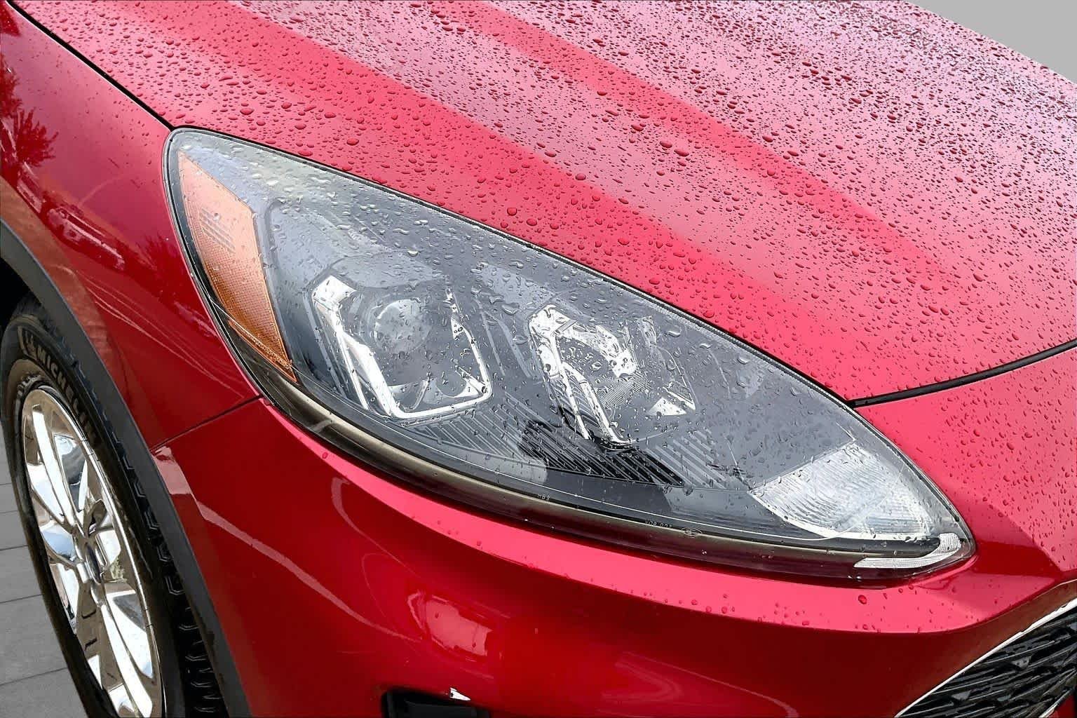 Used 2020 Rapid Red Metallic Tinted Clearcoat Ford SE image 25