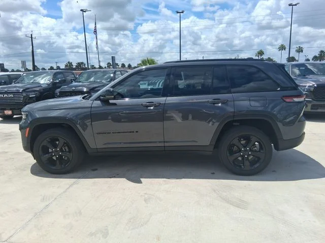 Used 2025 Gray Jeep Altitude X image 4