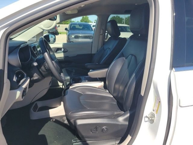 Used 2023 Bright White Clearcoat Chrysler Touring L image 14