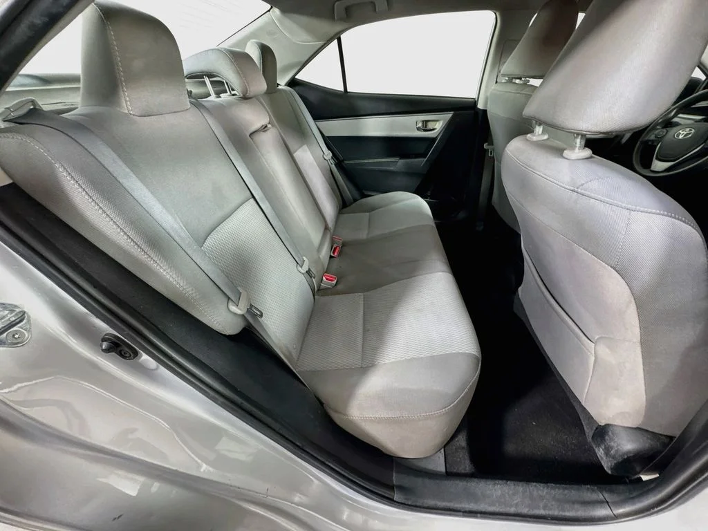 Used 2015 Silver Toyota LE image 31