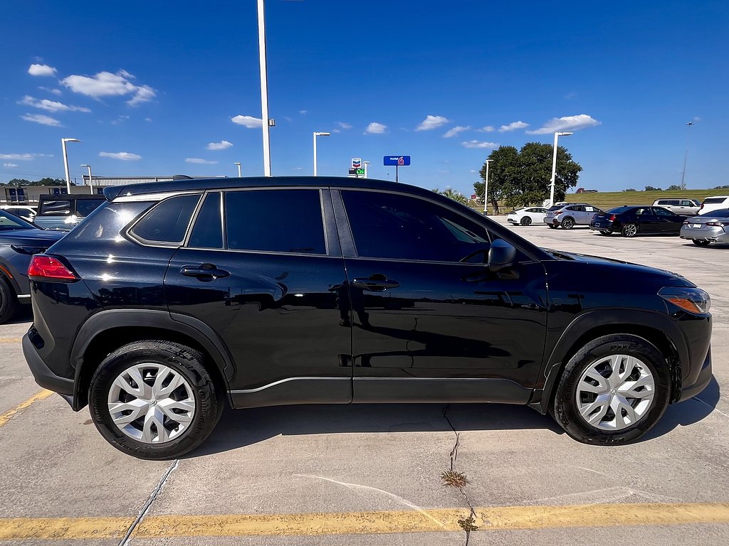 Used 2025 Jet Black Toyota L image 2