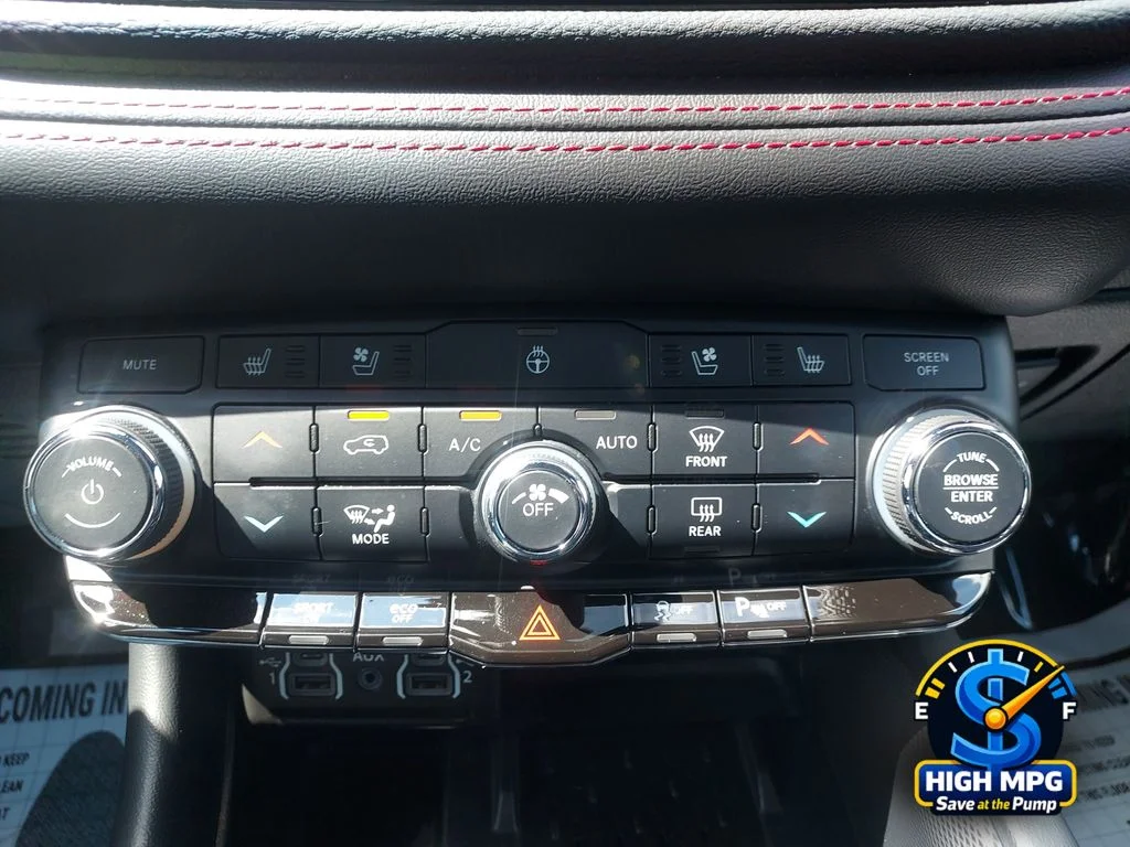 Used 2025 White/off-white Dodge R/T Plus image 19