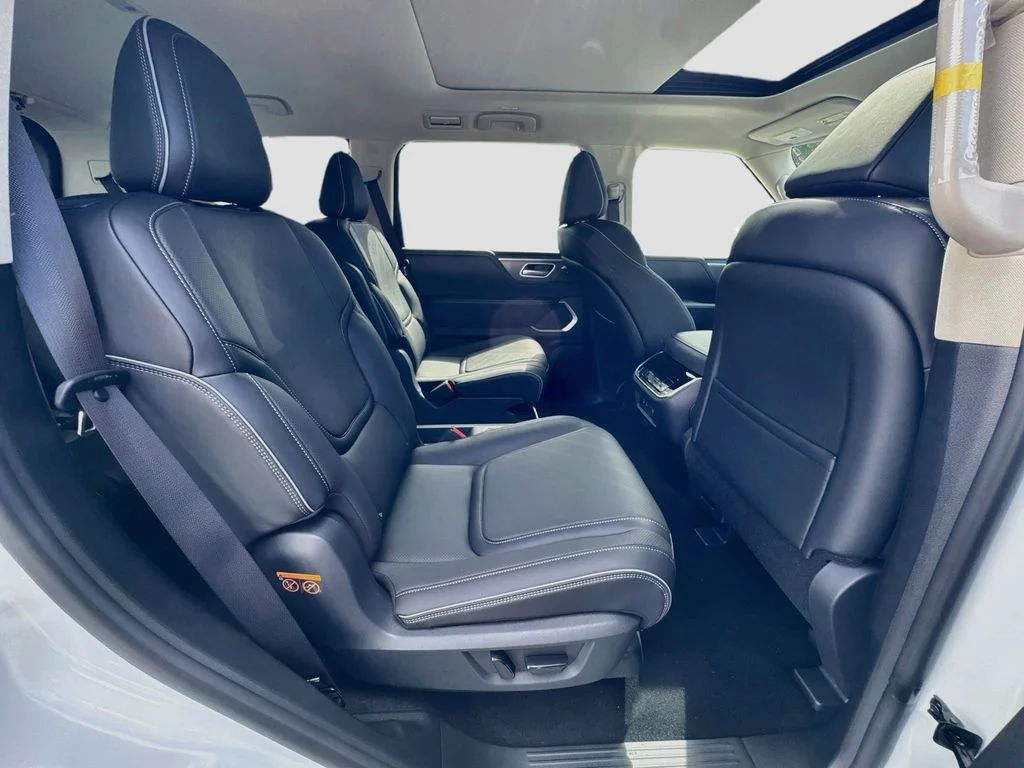 New 2027 RADIANT WHITE INFINITI Luxe 4WD image 30