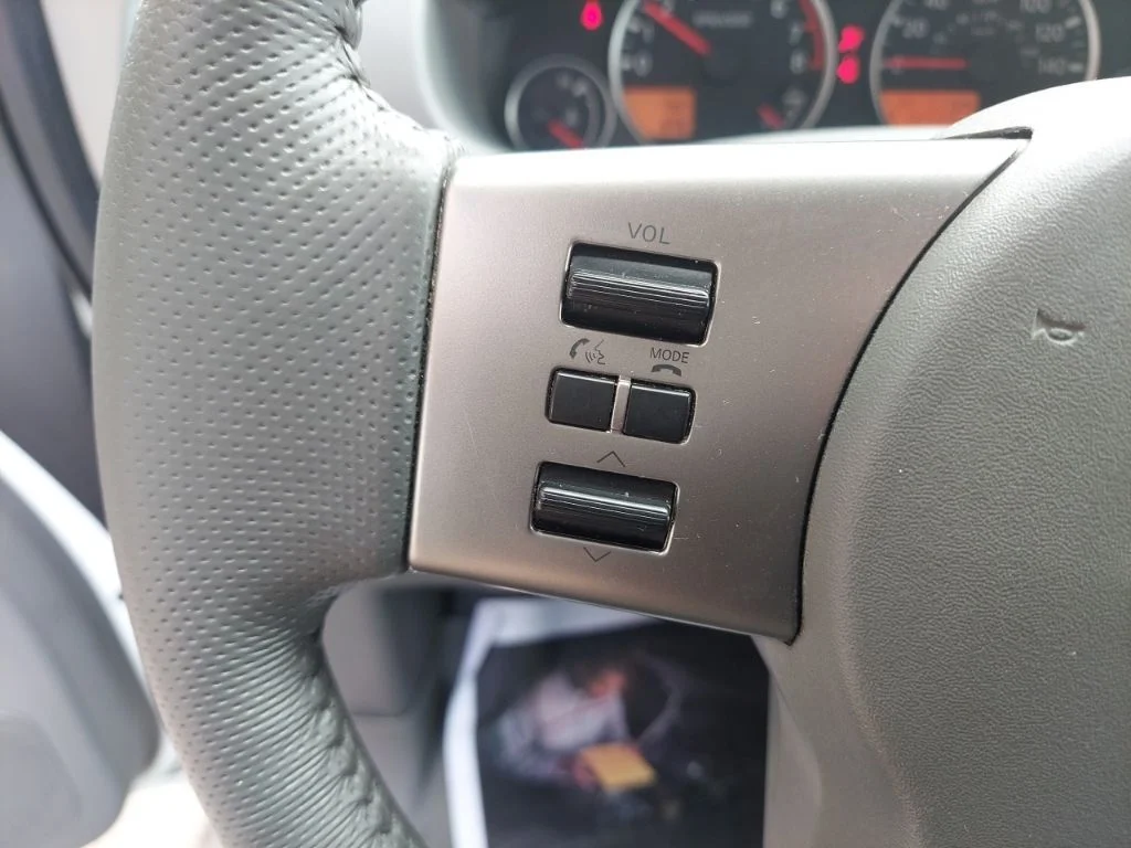 Used 2011 White Nissan SL image 14