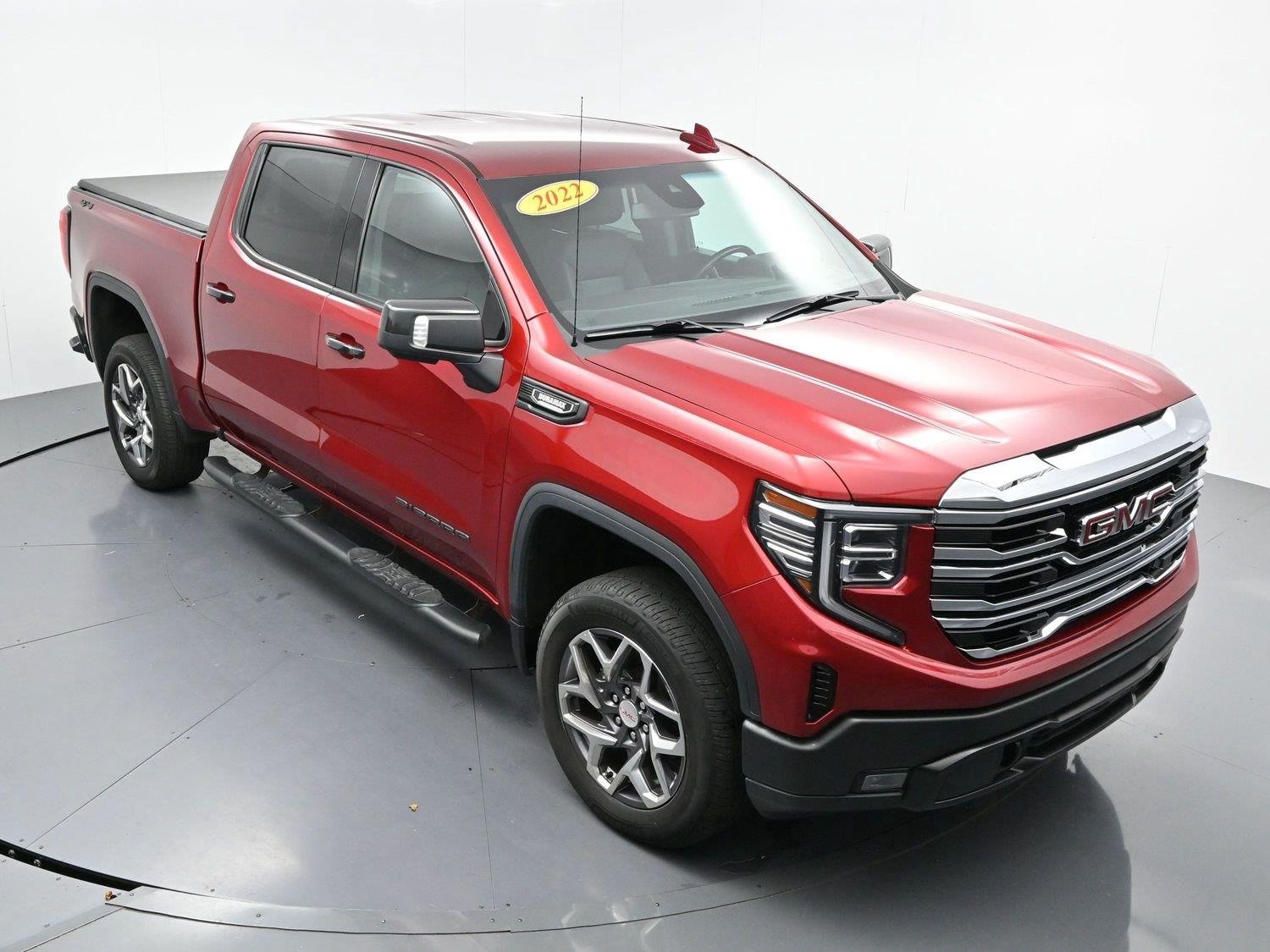 Used 2022 CAYENNE RED TINTCOAT GMC SLT image 39