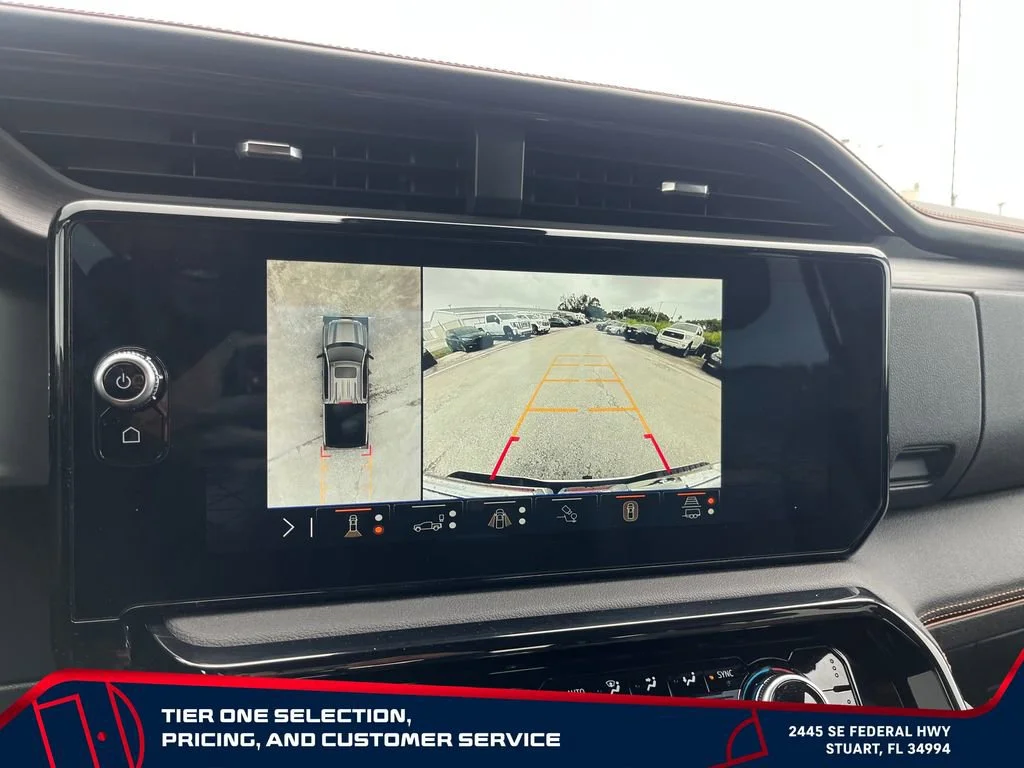 Used 2025 Summit White GMC AT4 image 31