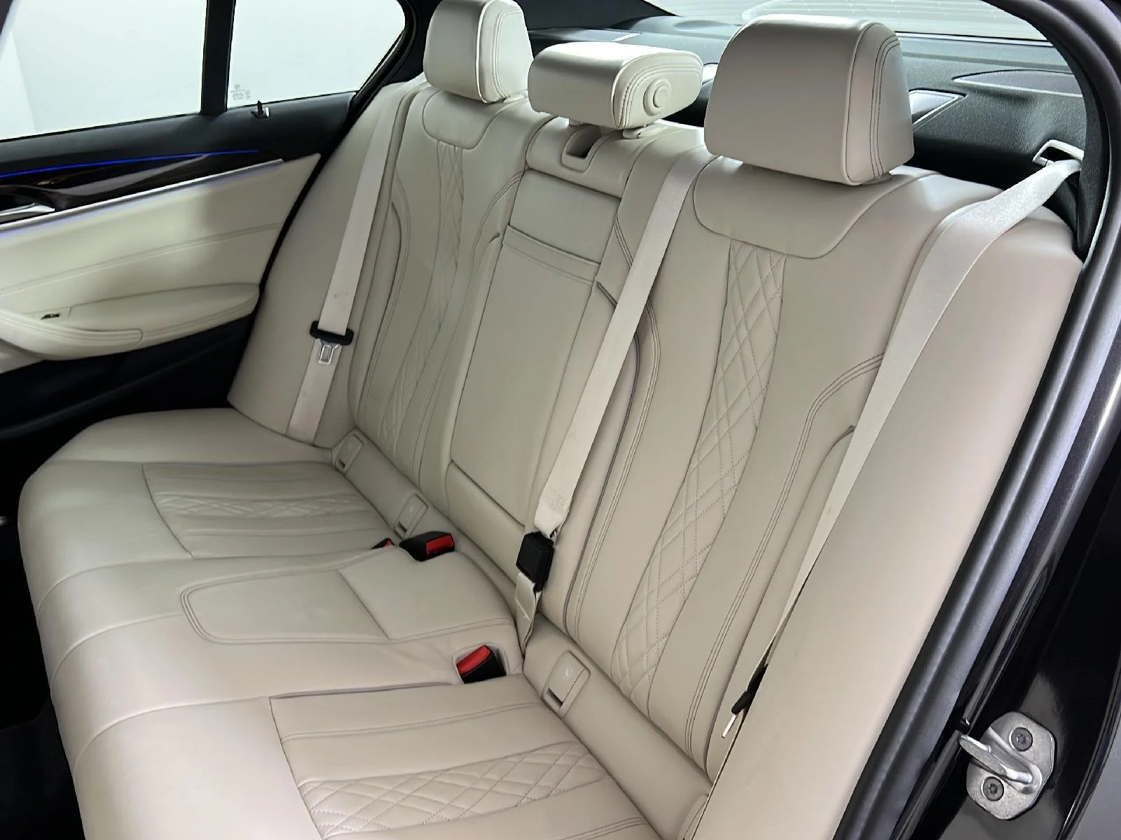 Used 2022 Dark Graphite Metallic BMW 540i xDrive image 4