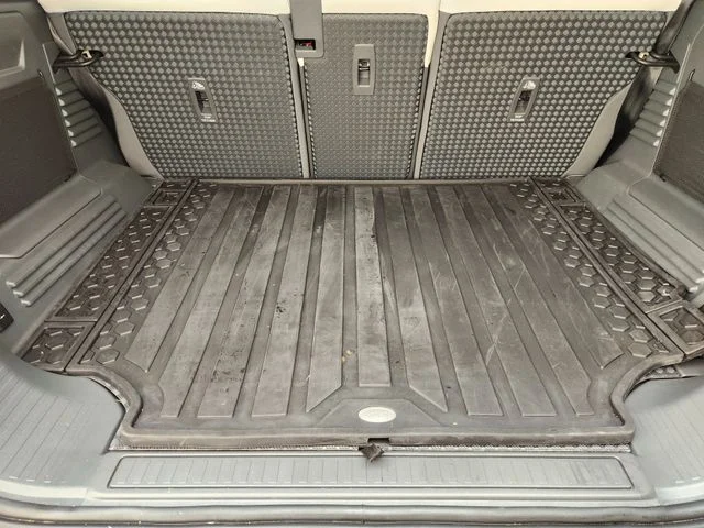 Used 2026 Tasman Blue Metallic Land Rover S image 31