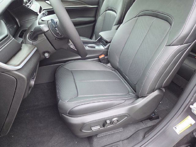New 2026 Baltic Gray Metallic Clear-Coat Exterior Paint Jeep Limited Reserve image 8