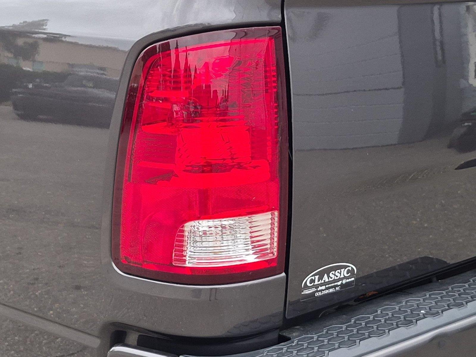 Used 2019 Granite Crystal Metallic Clearcoat Ram Express image 12