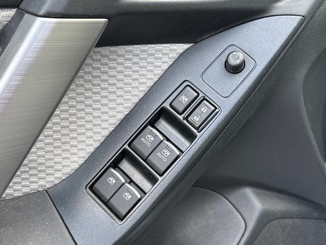 Used 2018 Silver Subaru 2.5i Premium image 27