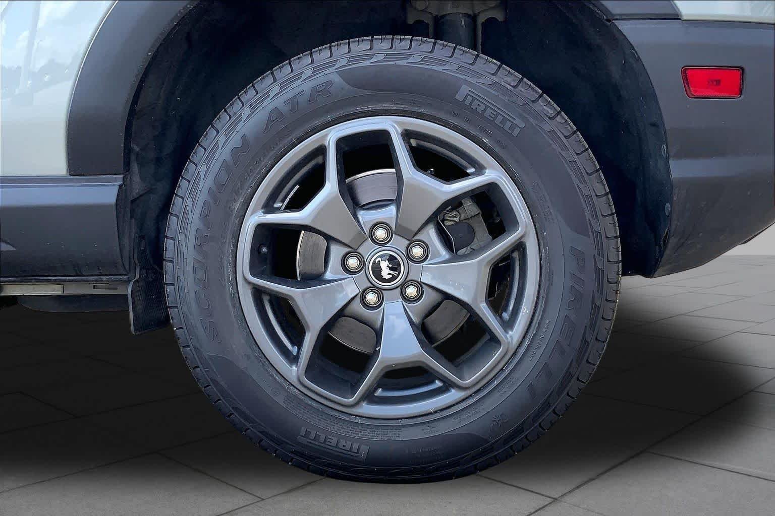 Used 2023 Cactus Gray Ford Badlands image 10