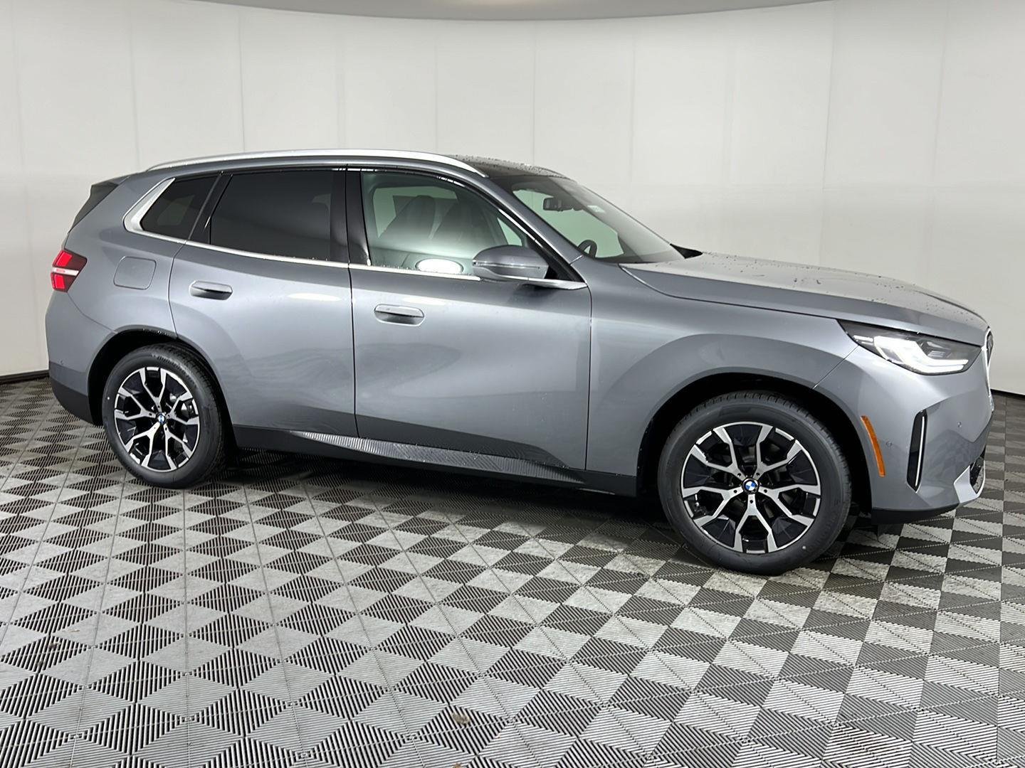 New 2026 Skyscraper Grey Metallic BMW 30 xDrive image 2