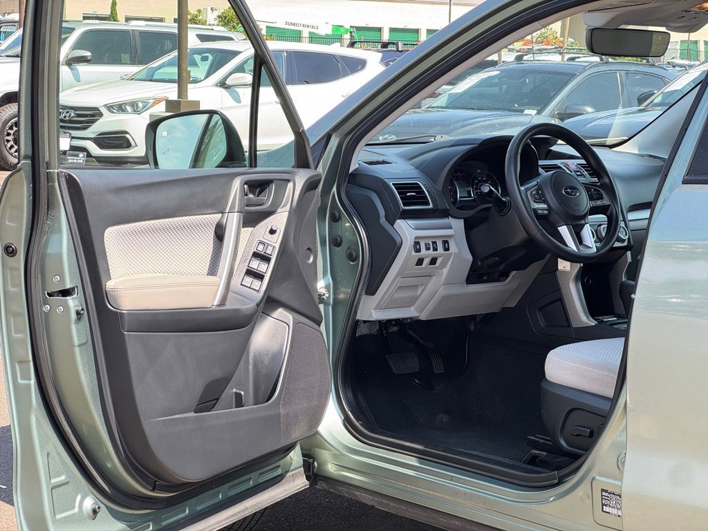 Used 2018 Green Metallic Subaru 2.5i Premium image 8