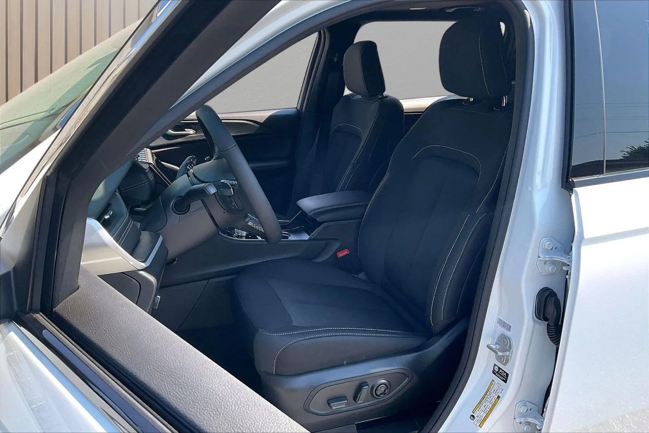 New 2026 Bright White Clearcoat Jeep Laredo X image 17