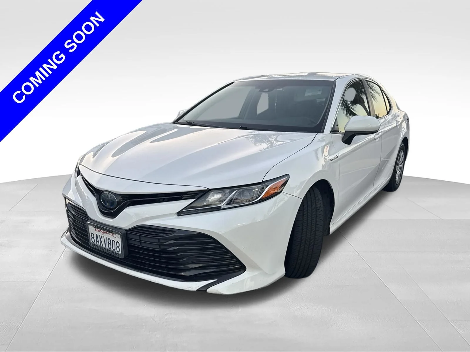 Used 2018 White Toyota LE image 1