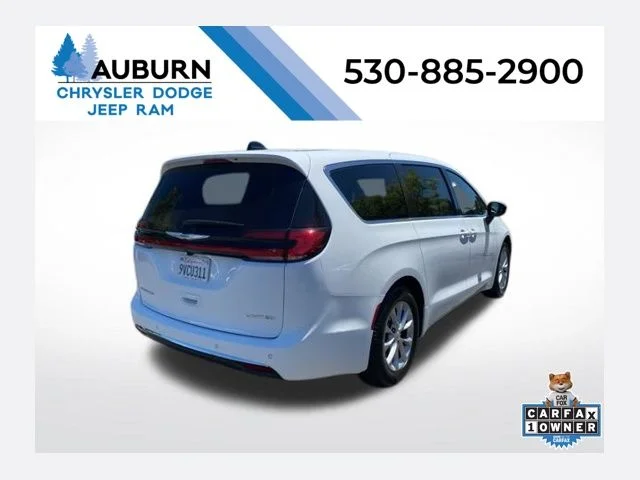 2026 Chrysler Pacifica Limited's photo