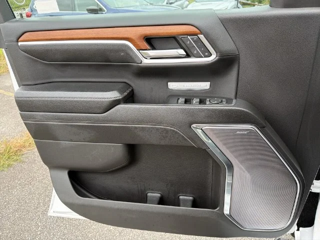 Used 2023  GMC Denali image 32